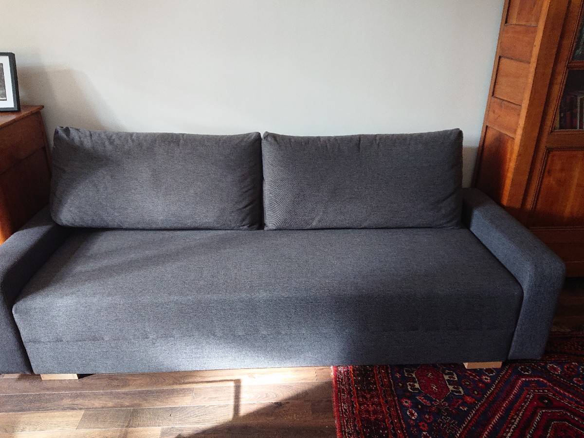 Vends canapé lit avec coffre de rangement Ikea, état neuf. Gris anthracite, démontable, lit