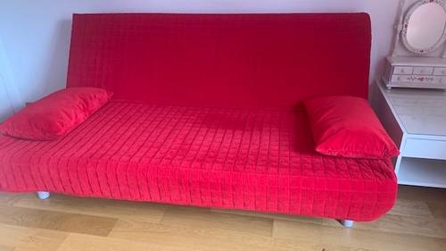 Vends canapé convertible rouge