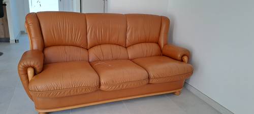 Vends canapé en cuir convertible couleurfauve