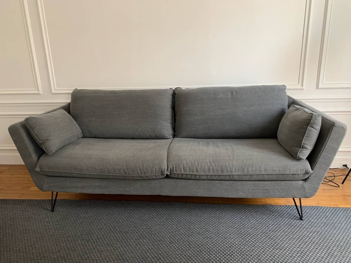 Vends canapé gris 3 places non convertible de la marque AMPM sur Gens de Confiance
