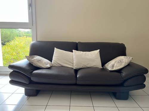 Vends Canapé 3 places cuir Brun Roche Bobois Excellent état L. 198 x H. 0,80 x larg,095