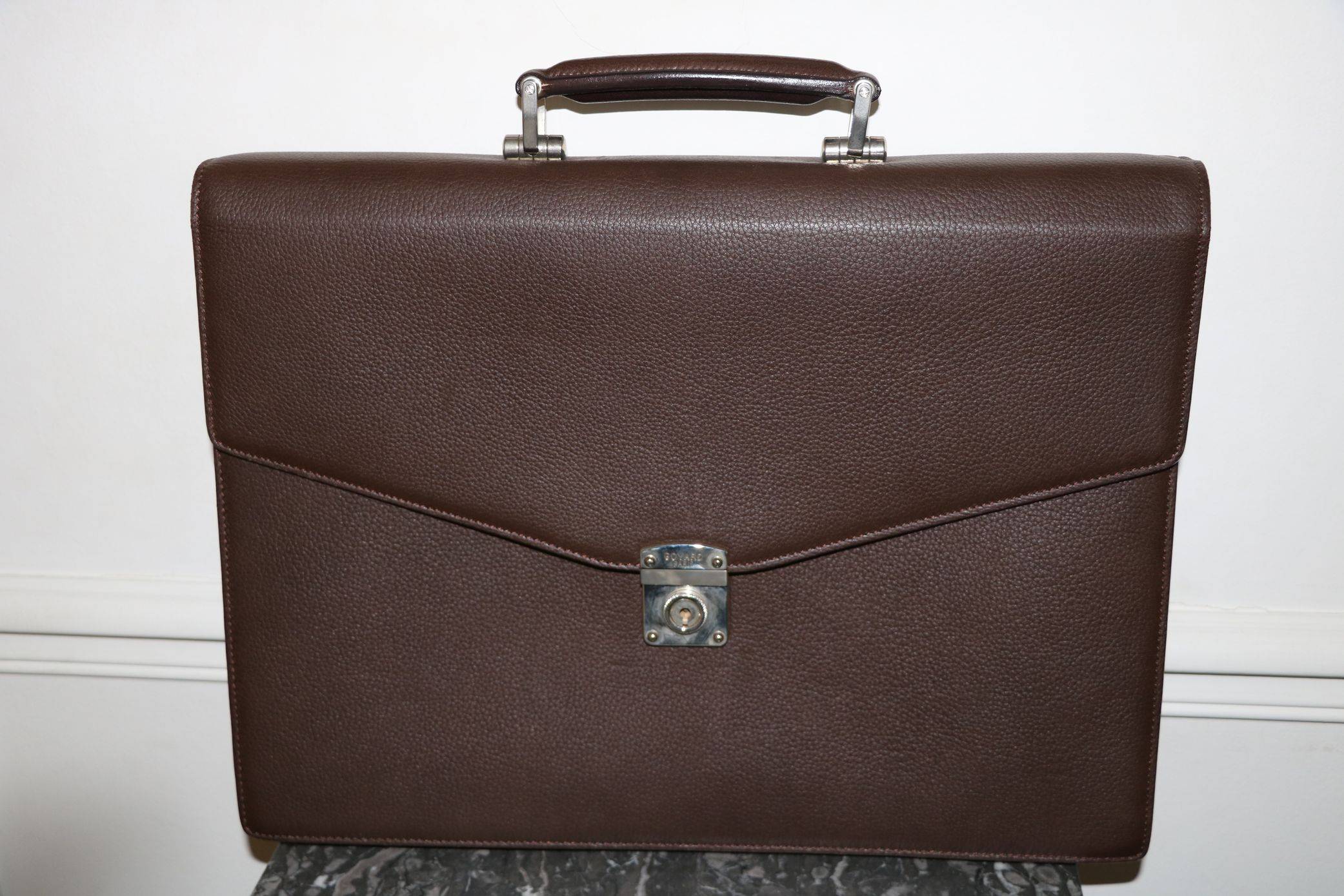 Vends cartable homme neuf marque Goyard