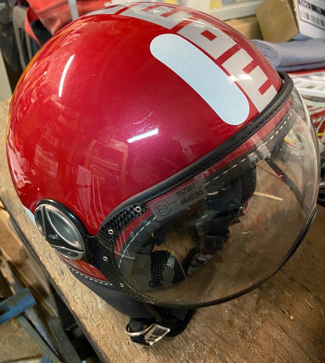 je-vends-un-casque-de-scooter-momo-design-on-gens-de-confiance