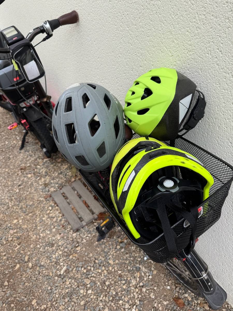 Vends casques vélo réglementaires