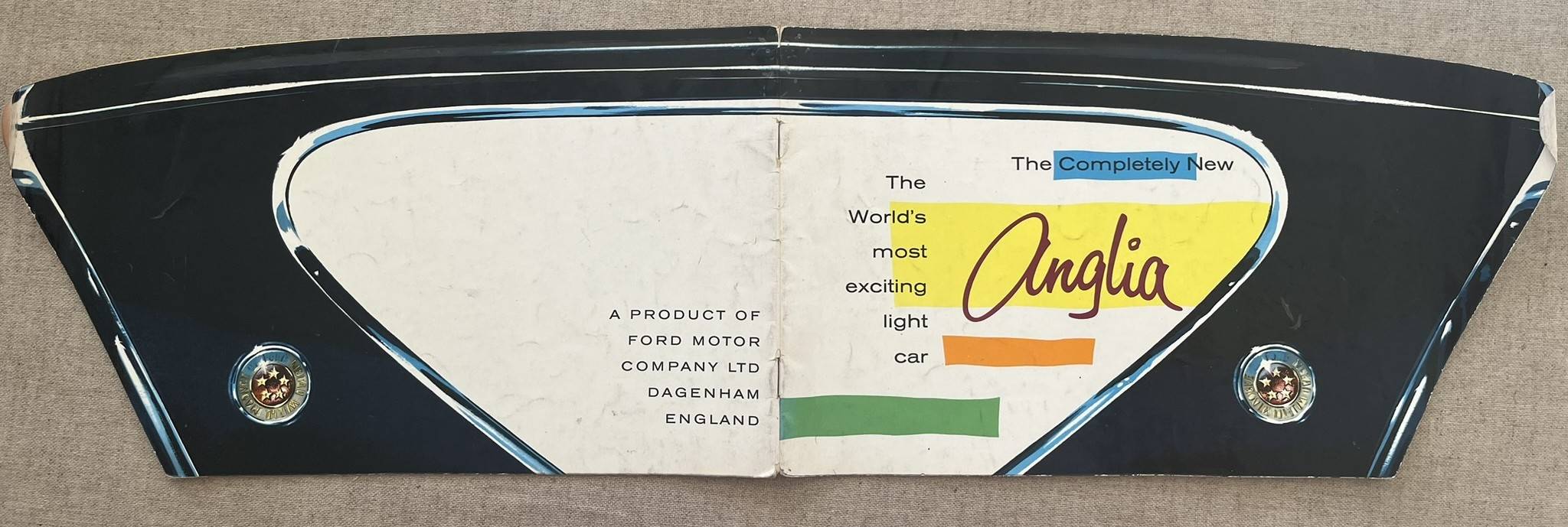 Vends catalogue original Ford Anglia UK 1960 avec decoupe lunette inversée