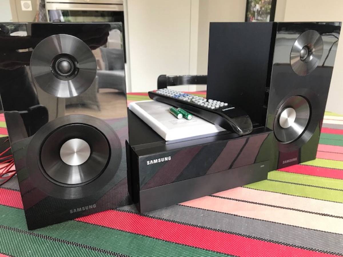 Vends une mini chaîne Samsung Mmd430d