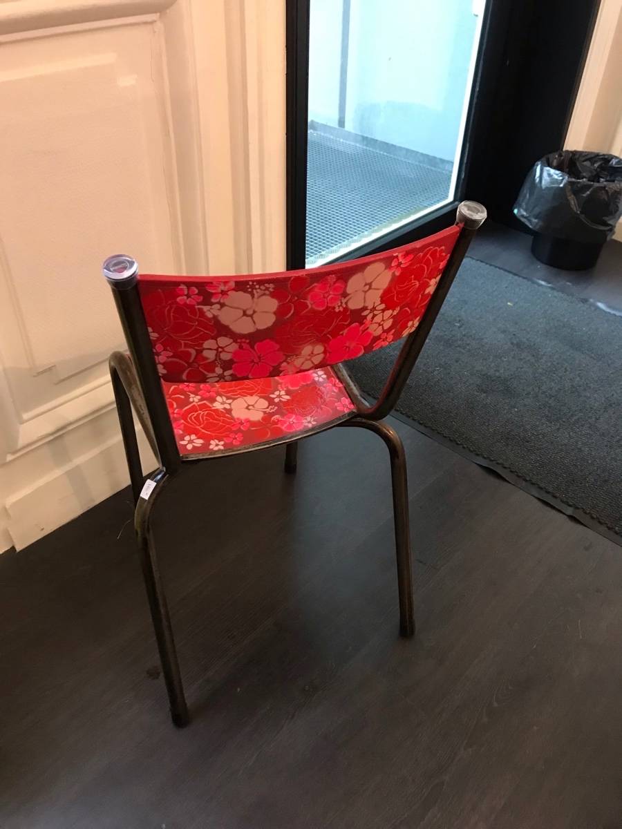 Vends chaise d’école pièce unique technique mixte finition résine epoxy