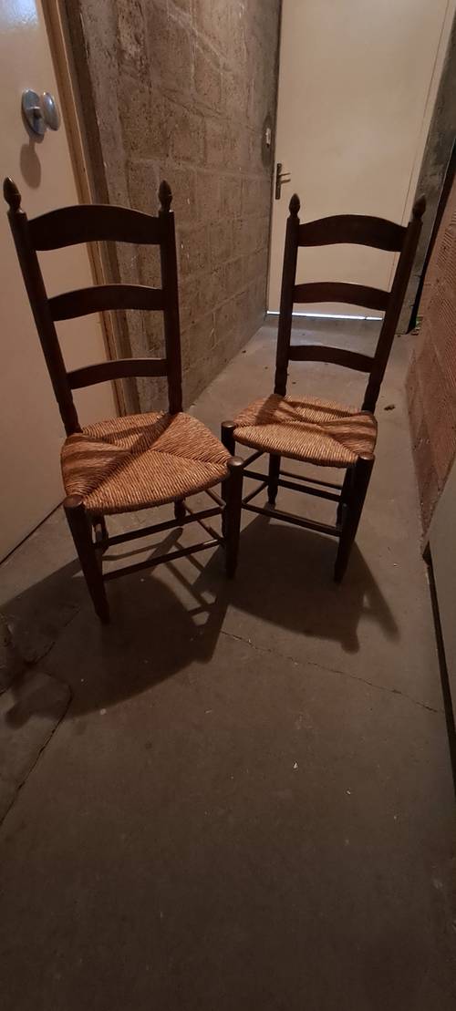 Vends un lot de 2 chaises en tres bon etat