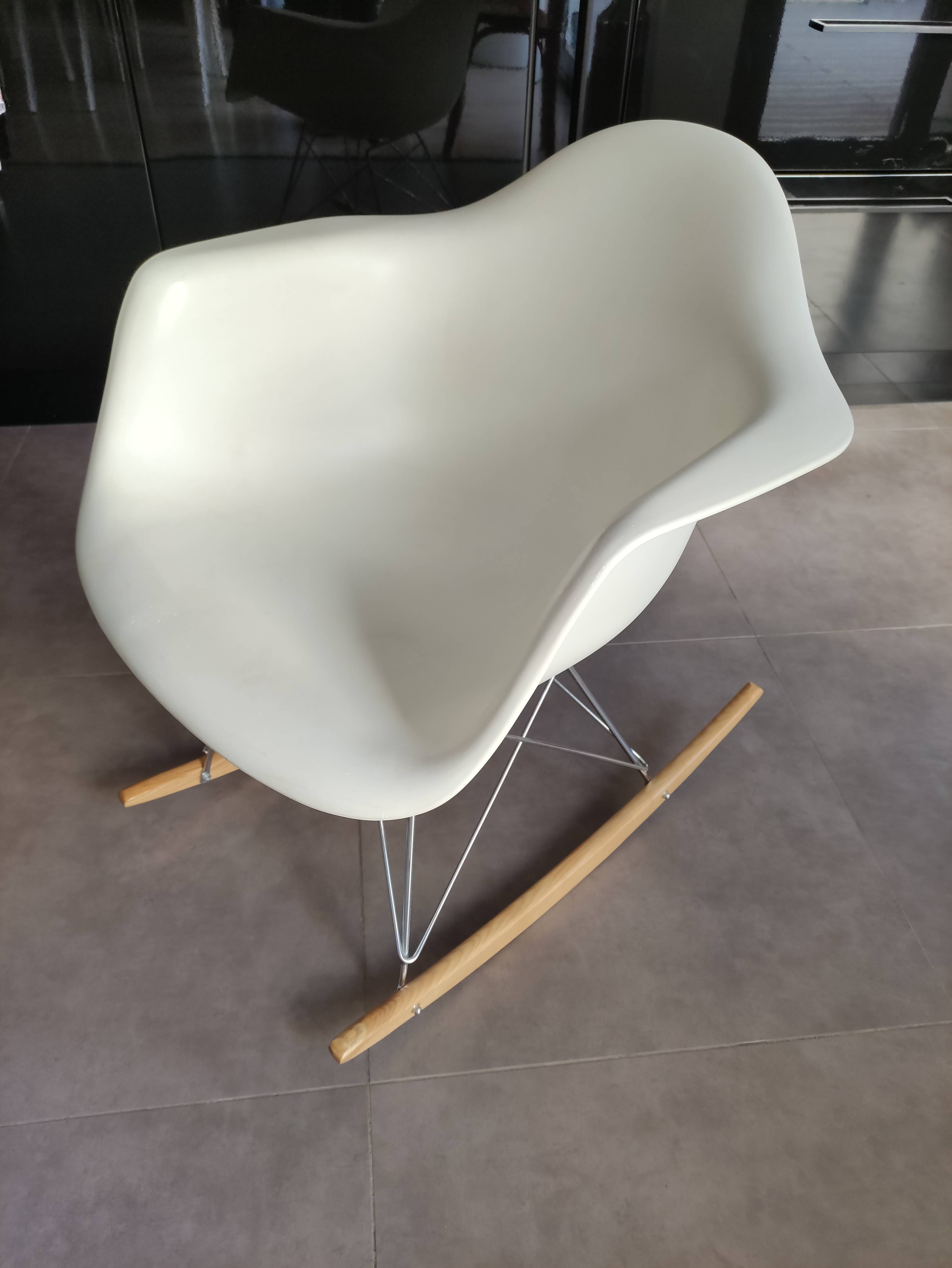 Chaise à bascule inspirée d’un grand créateur