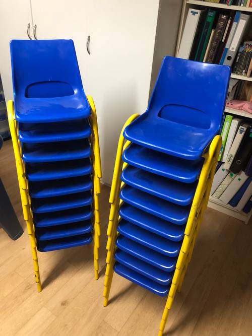 Vends chaises d’écolier
