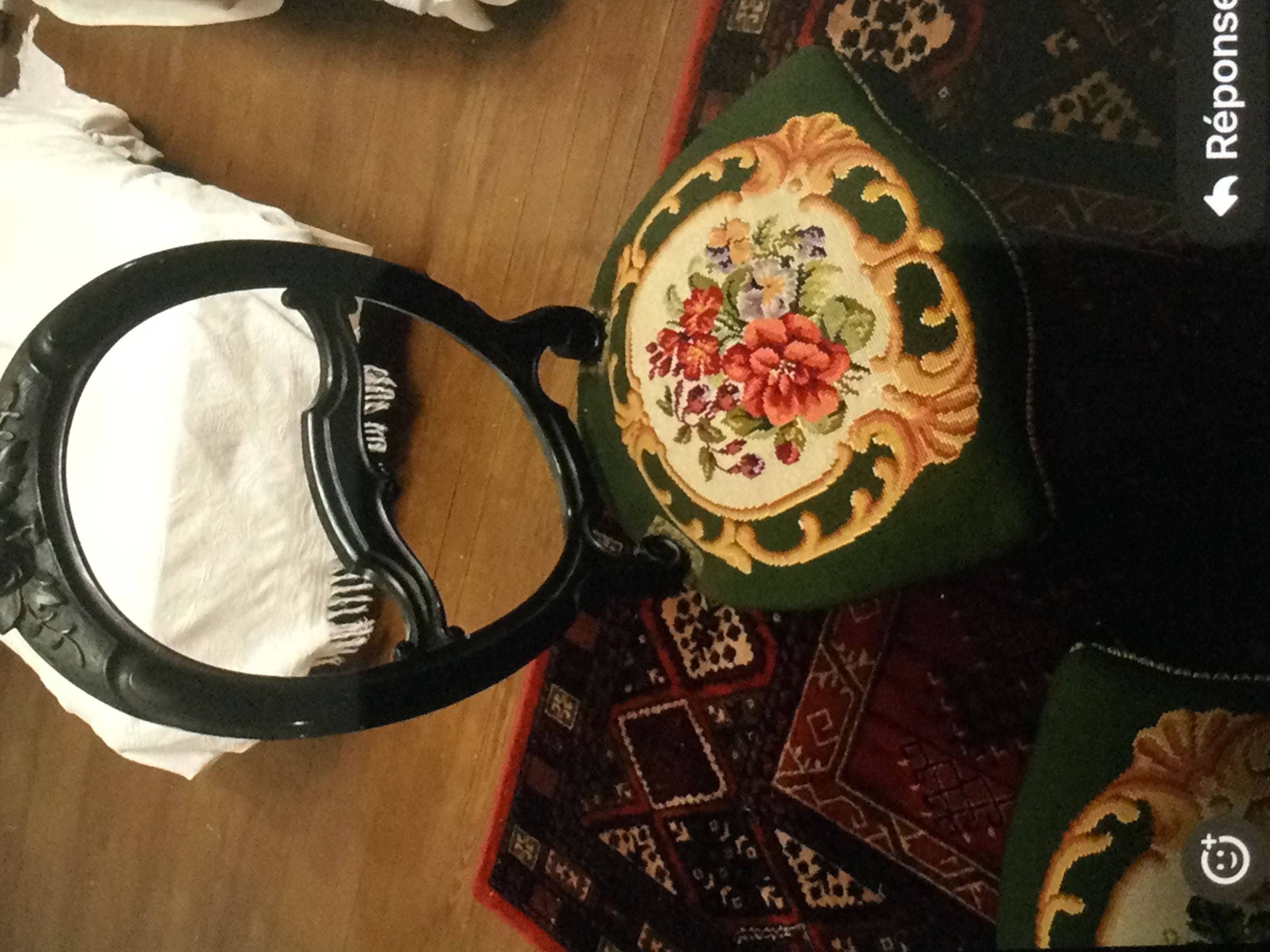 Vends un lot de six chaises Napoléon III