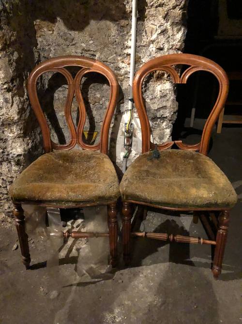 Vends 2 chaises à restaurer