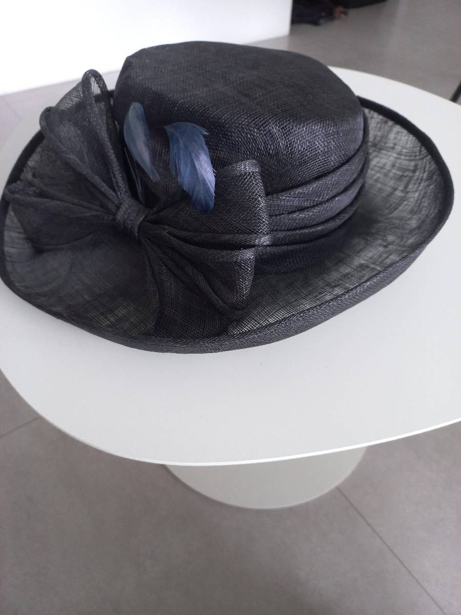 Vends chapeau de cérémonie