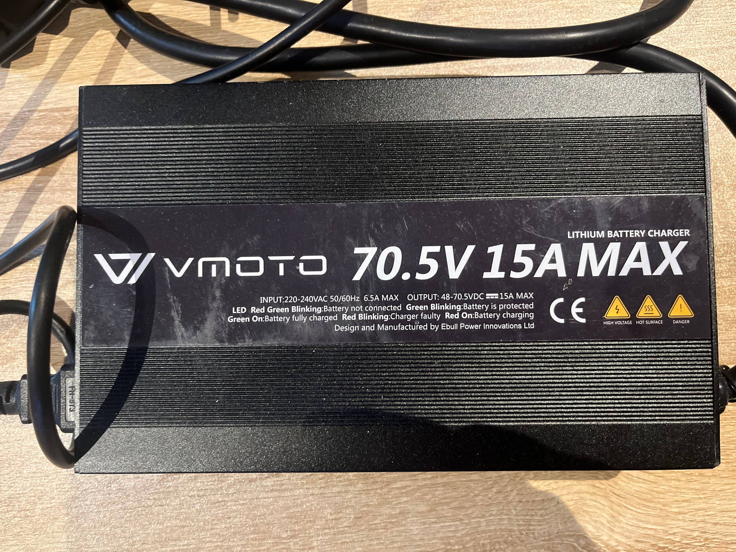 Vends chargeur quasiment neuf pour batteries de scooter électrique