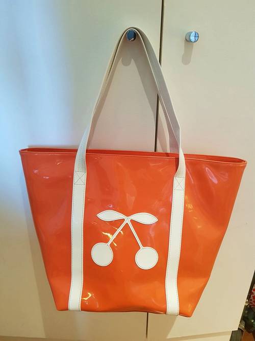 Vends Sac City d’Anne Charlotte GOUTAL vinyle motif cerise