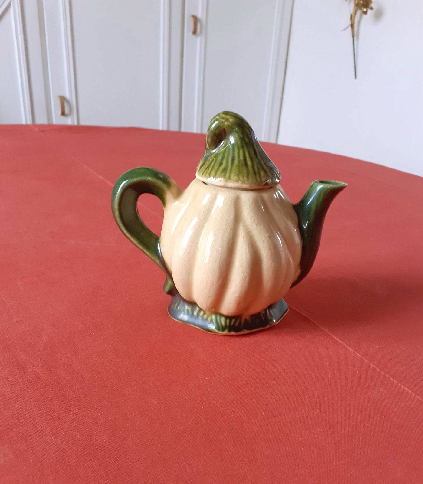 Vends charmante petite théière en faïence