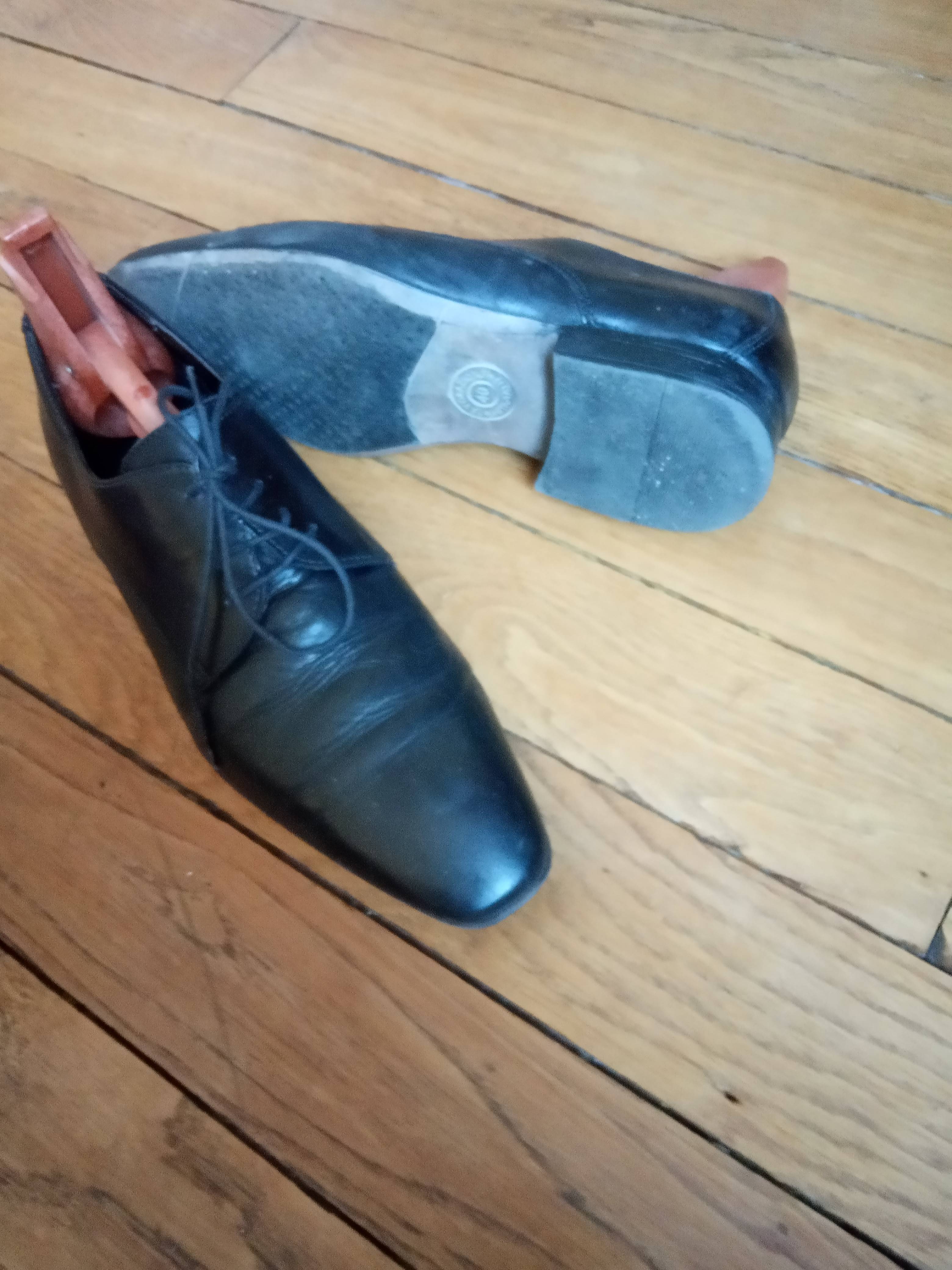 Vends chaussures cuir noires taille 40