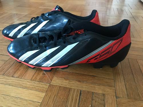 Vends chaussures de rugby Adidas - pointure 42