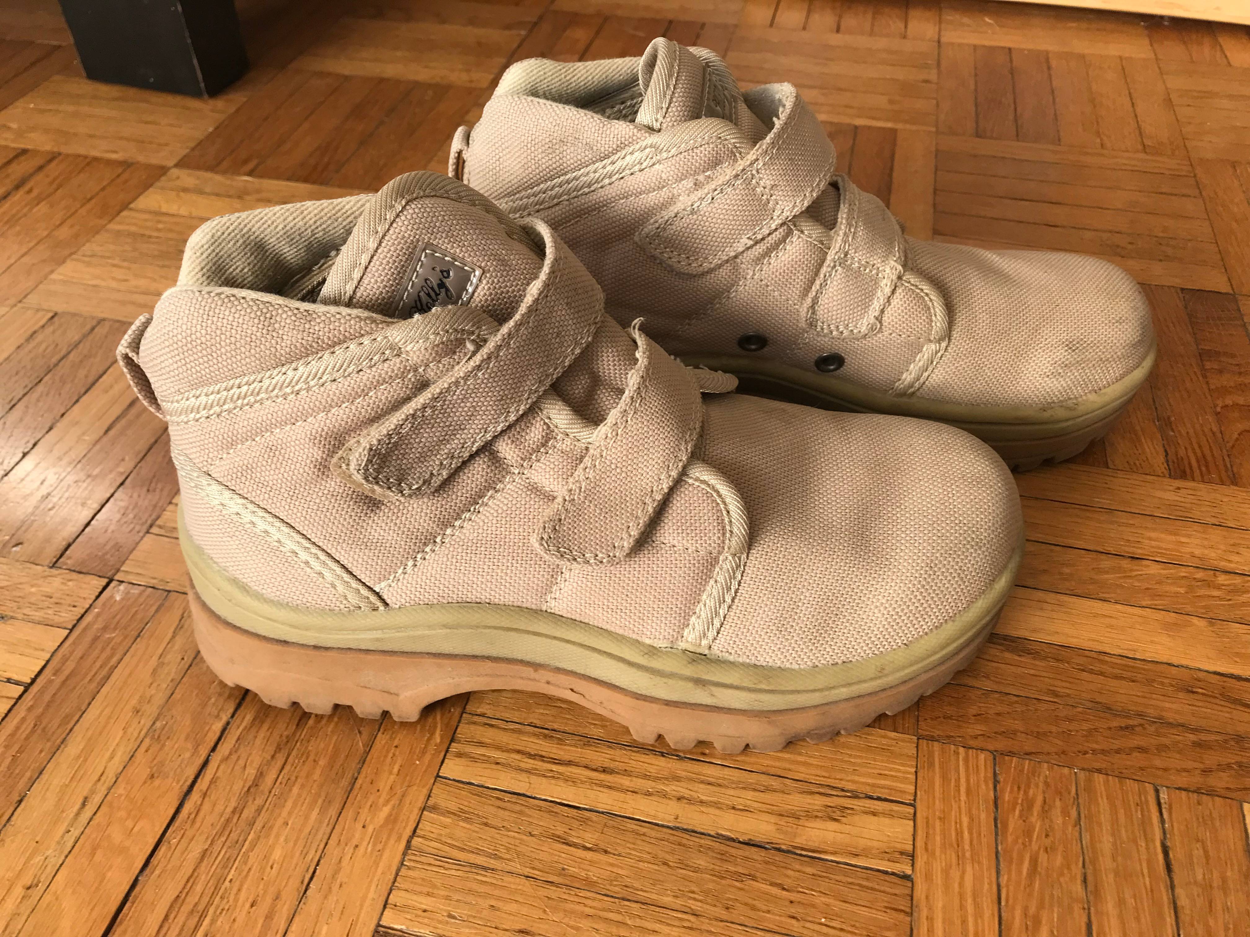 Vends chaussures style Timberland, pointure 35, toile, 2 paires dispo
