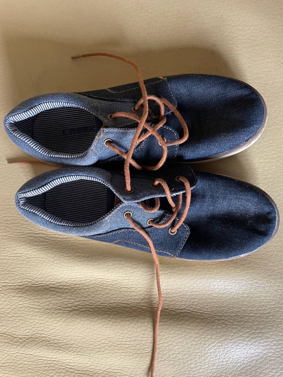 Vends chaussures toile / motif Jean P37