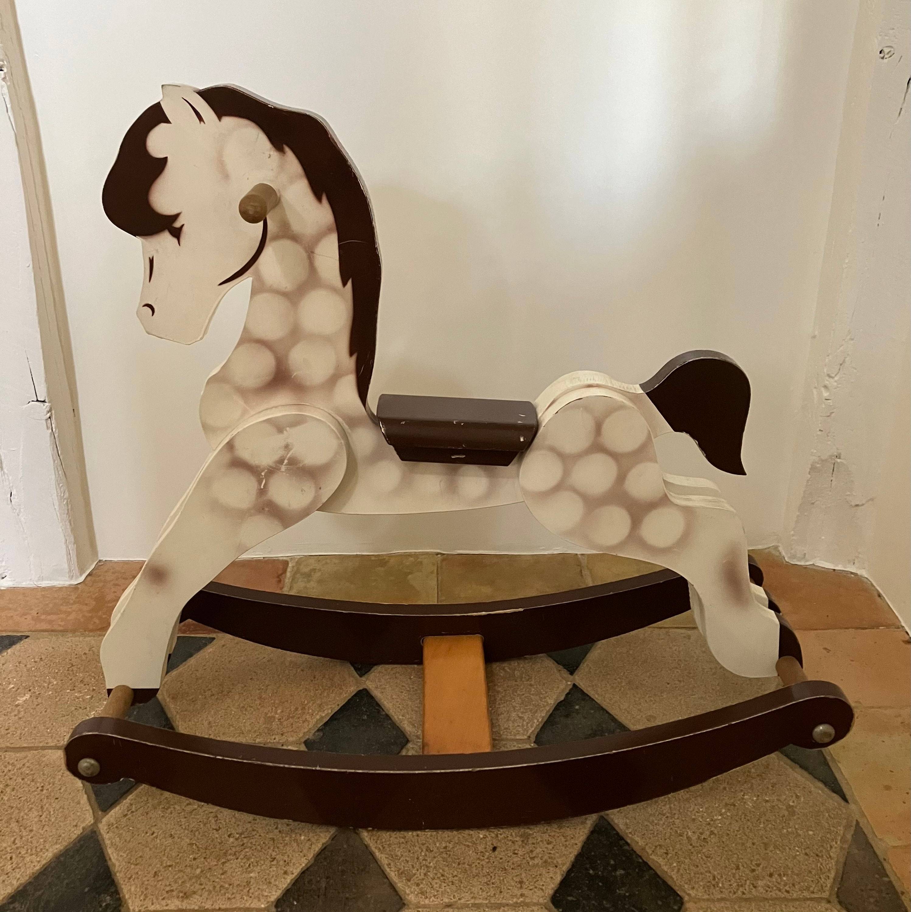 Vends cheval à bascule en bois