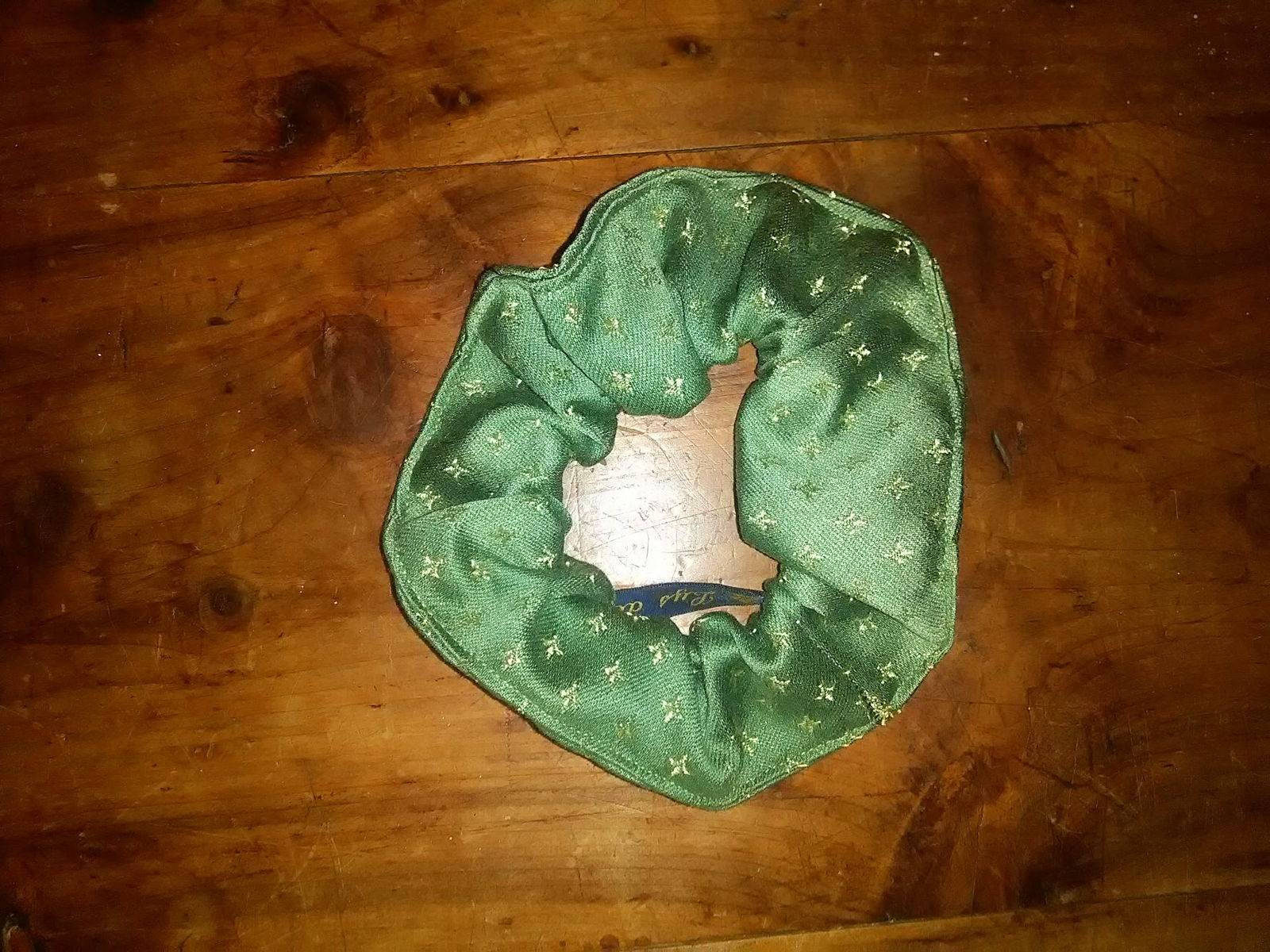 Vends chouchou vert clair coutures apparentes