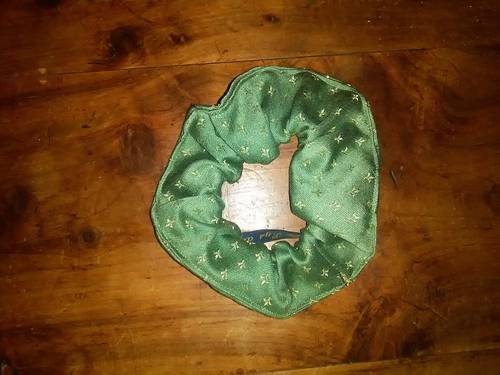 Vends chouchou vert clair coutures apparentes