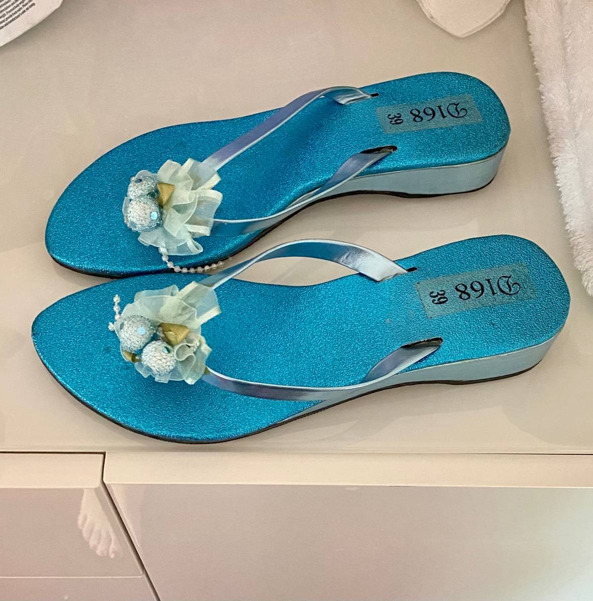 Vends tongs neuves taille 39