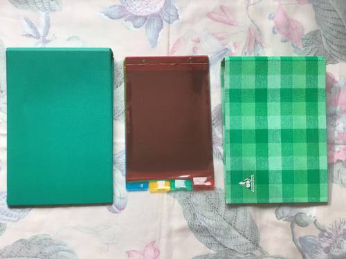 Vends 2 classeurs A5 et fiches bristol