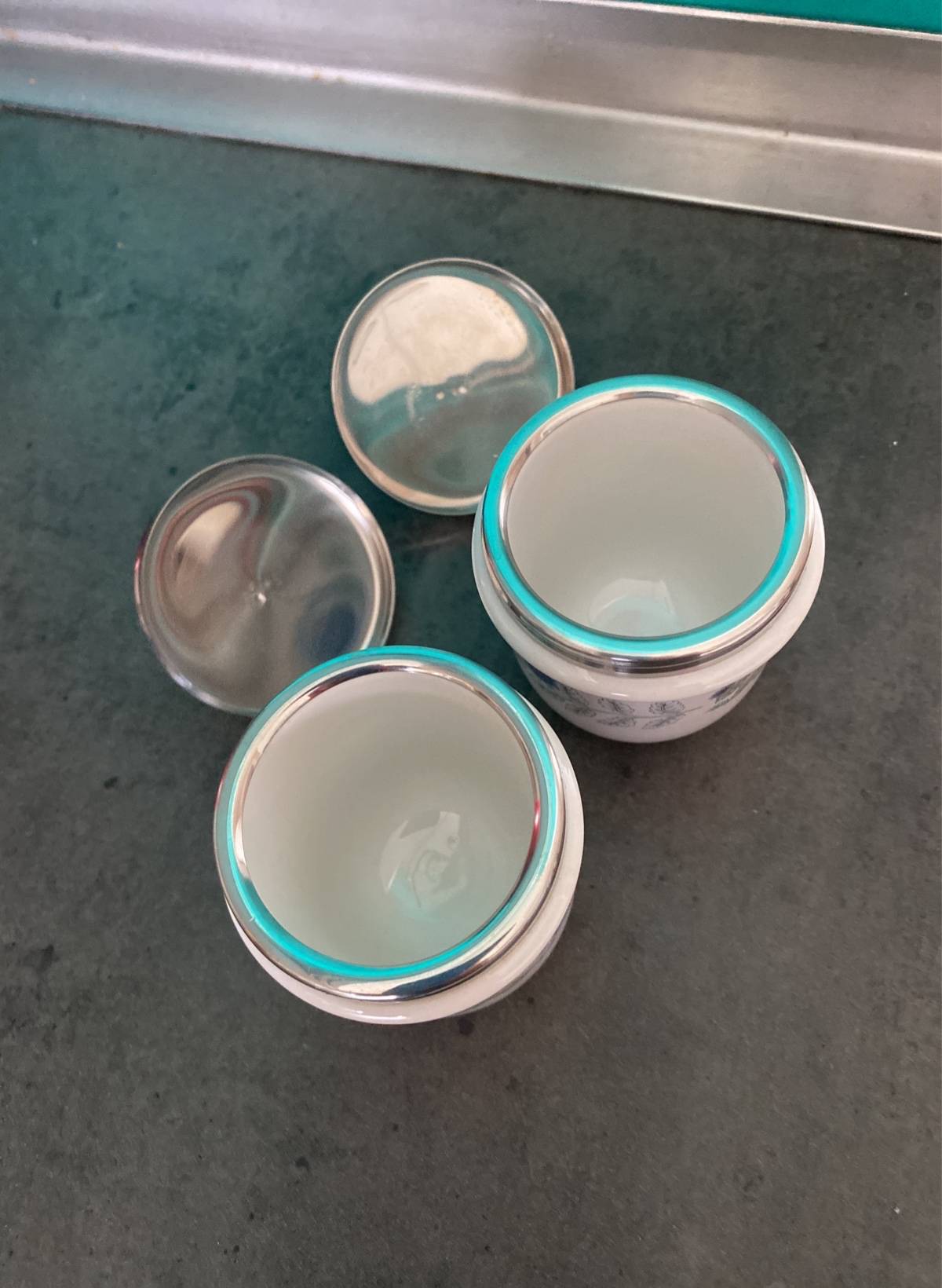 Vends 2 eggs coddler