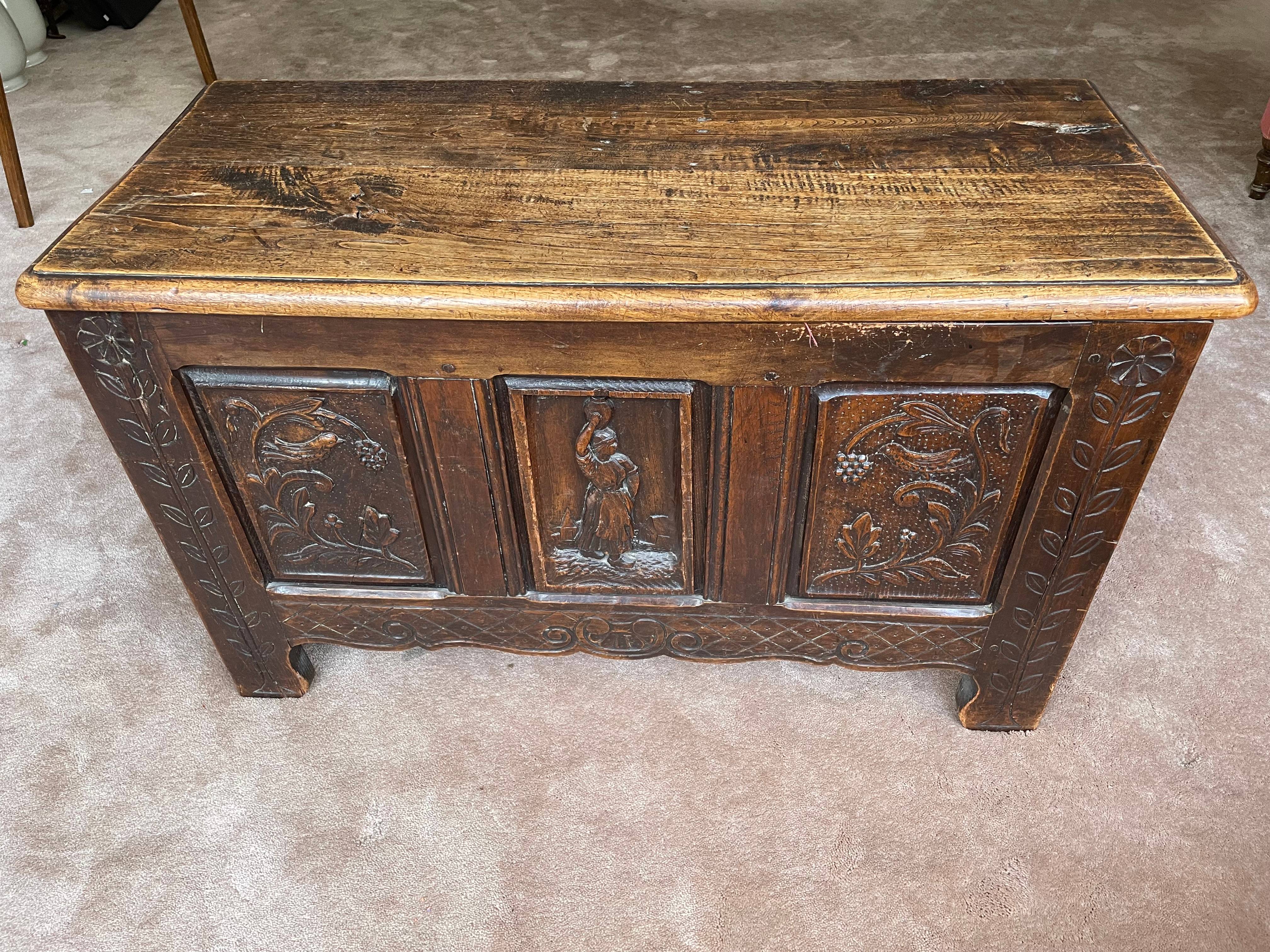 Vends coffre en bois ancien ce samedi 17 mai à Paris 17ème