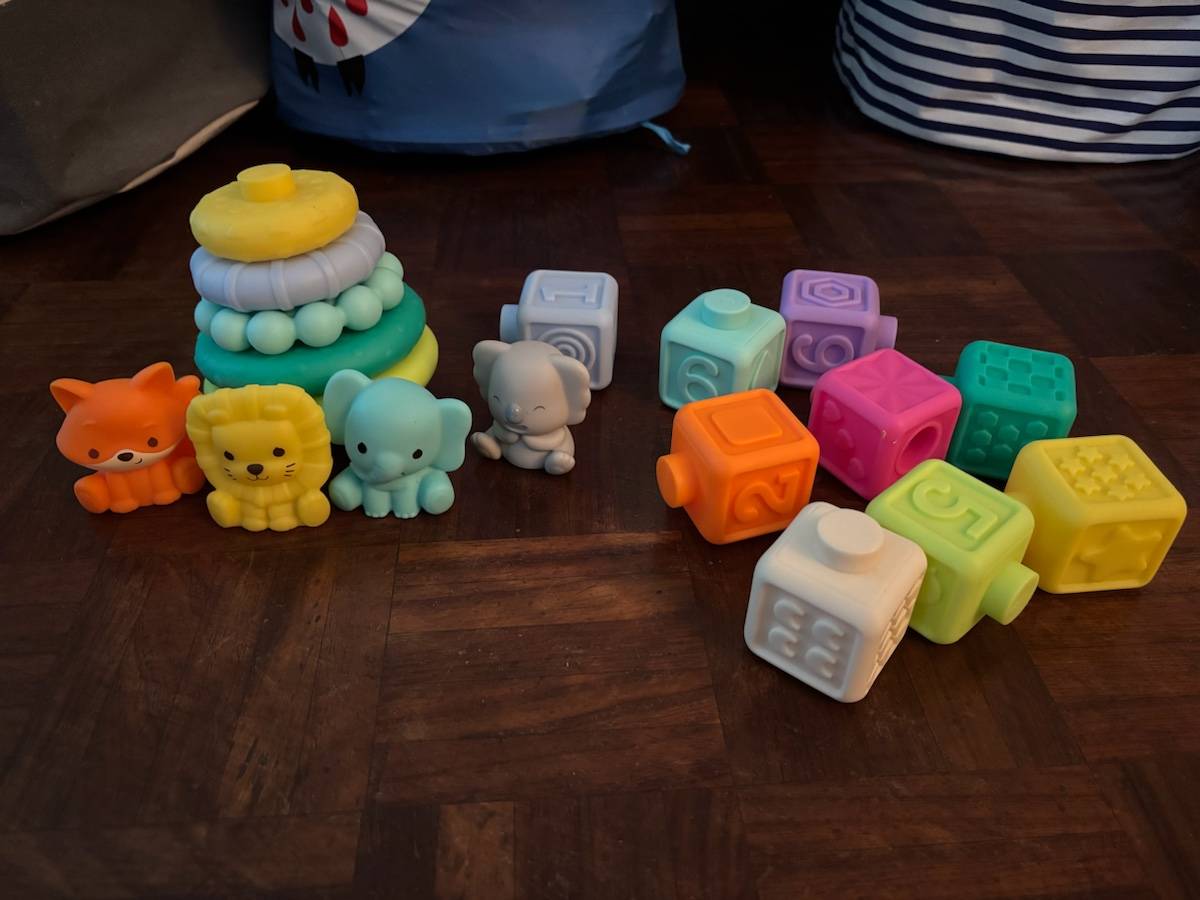 Vends coffret Infantino pièces empilables