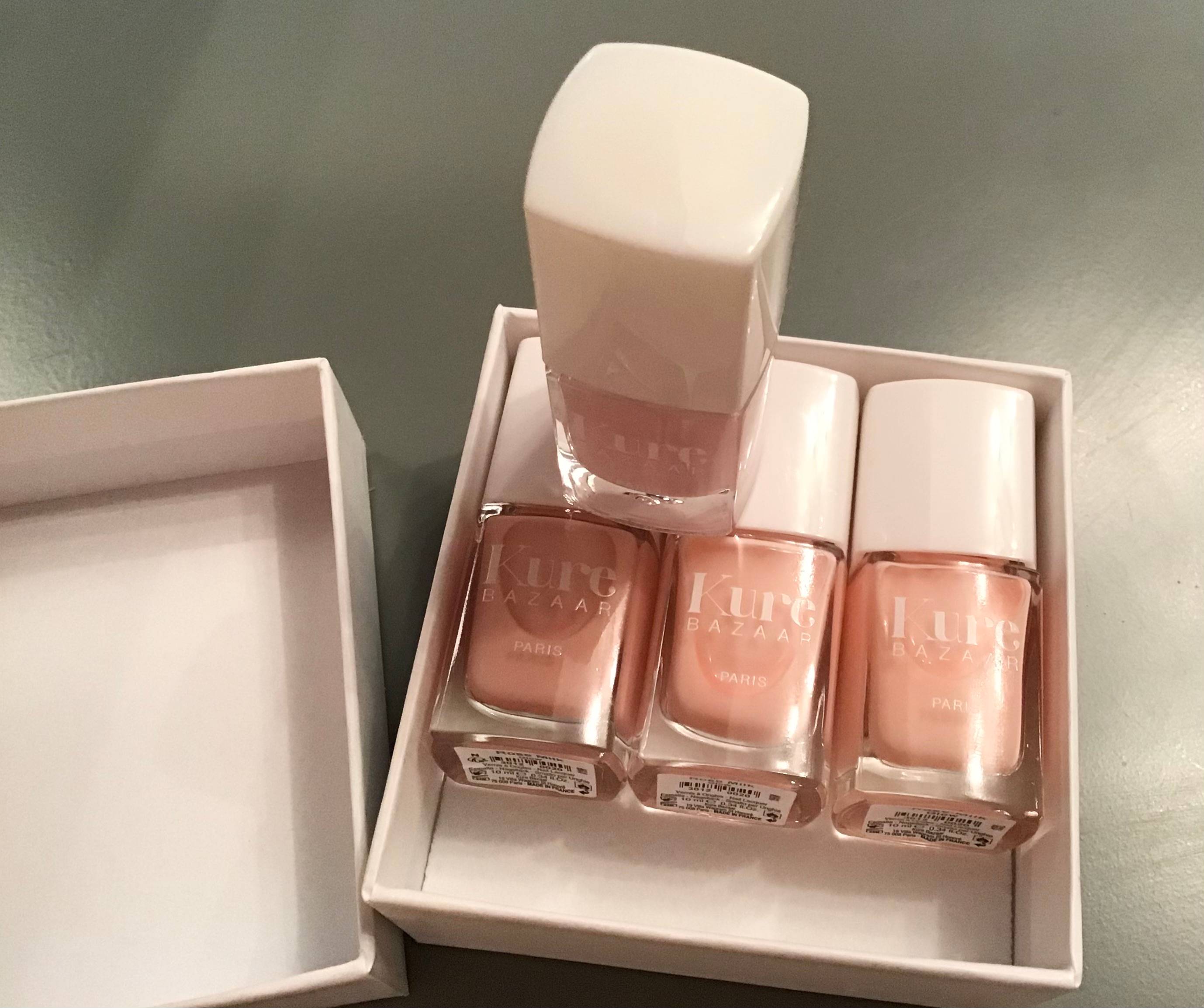Vends coffret de vernis à ongles Kure Bazaar Rose Milk Glow / 3 neufs + 1 offert