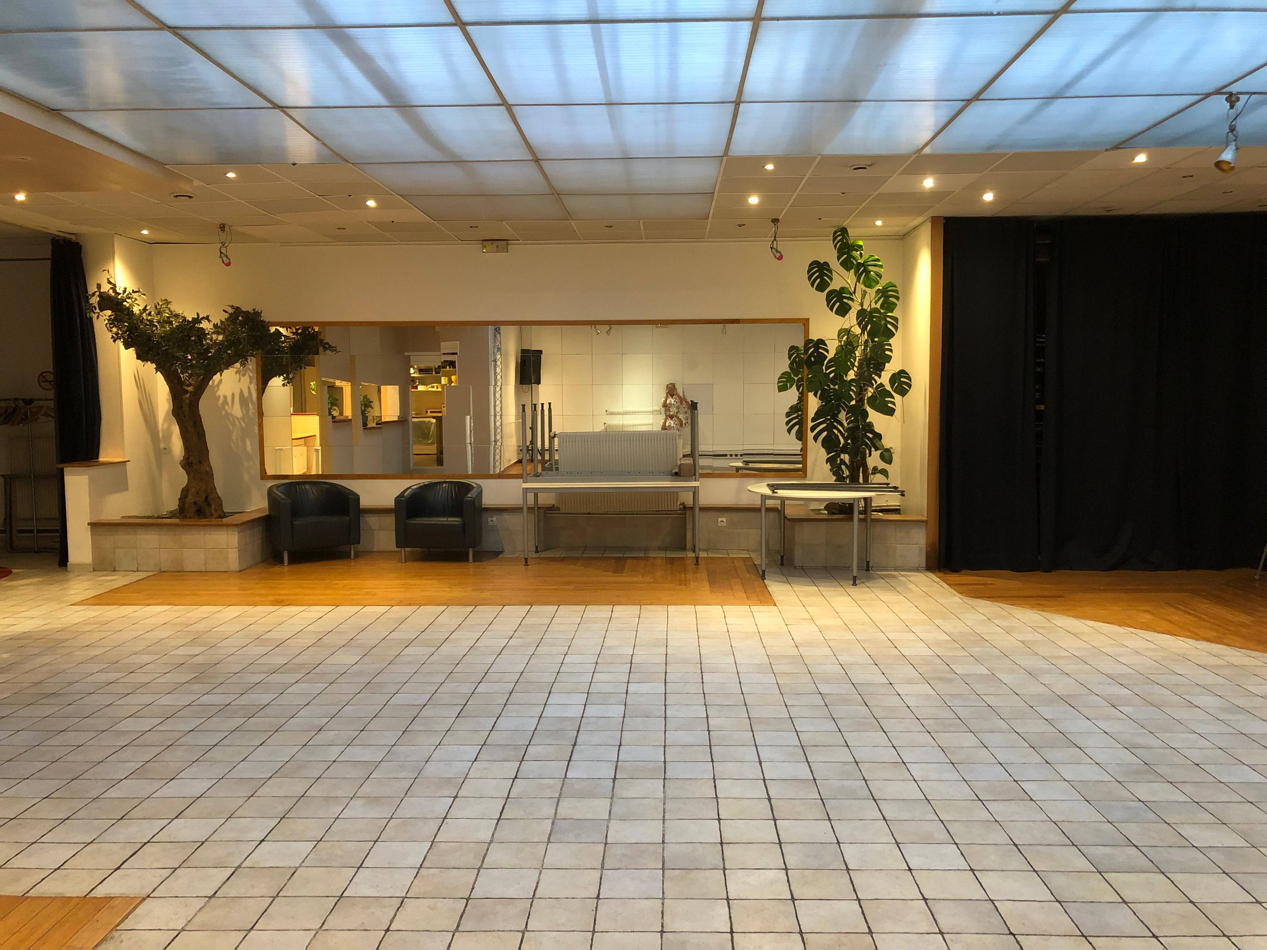 Vends espace- Loft 222m² - avec commercialité - Montrouge (92)