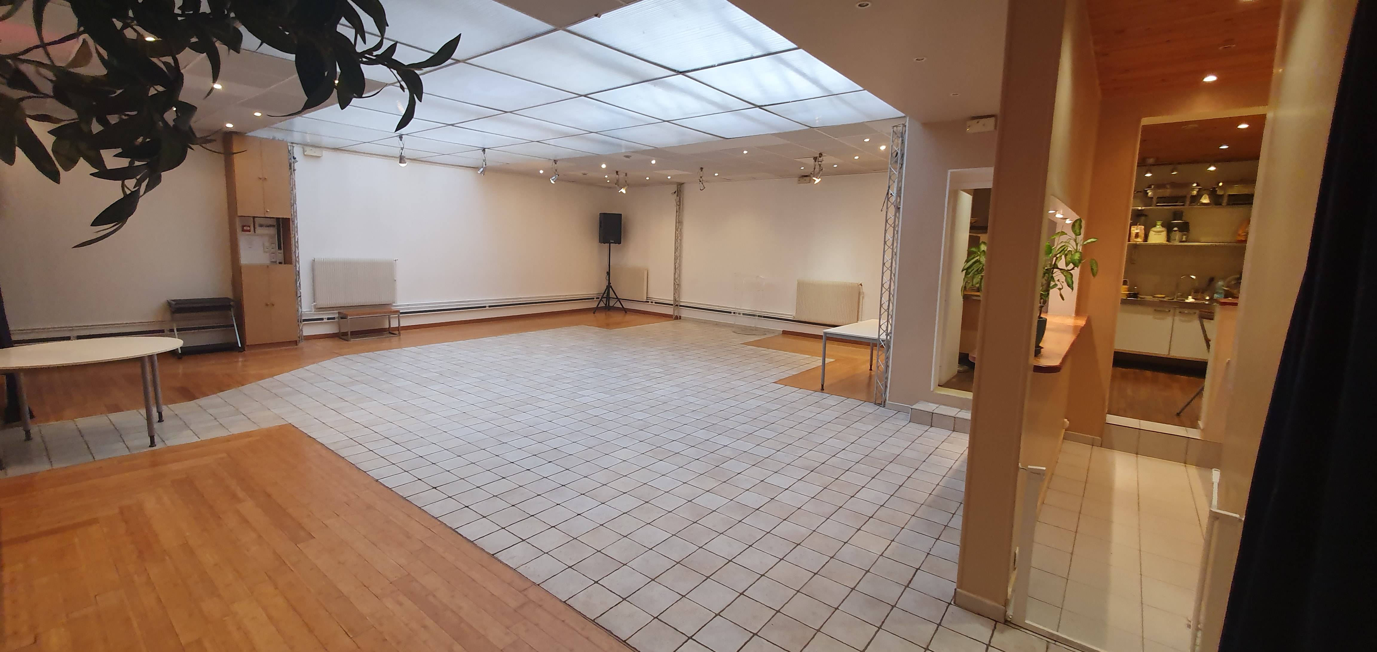 Vends espace- Loft 222m² - avec commercialité - Montrouge (92)