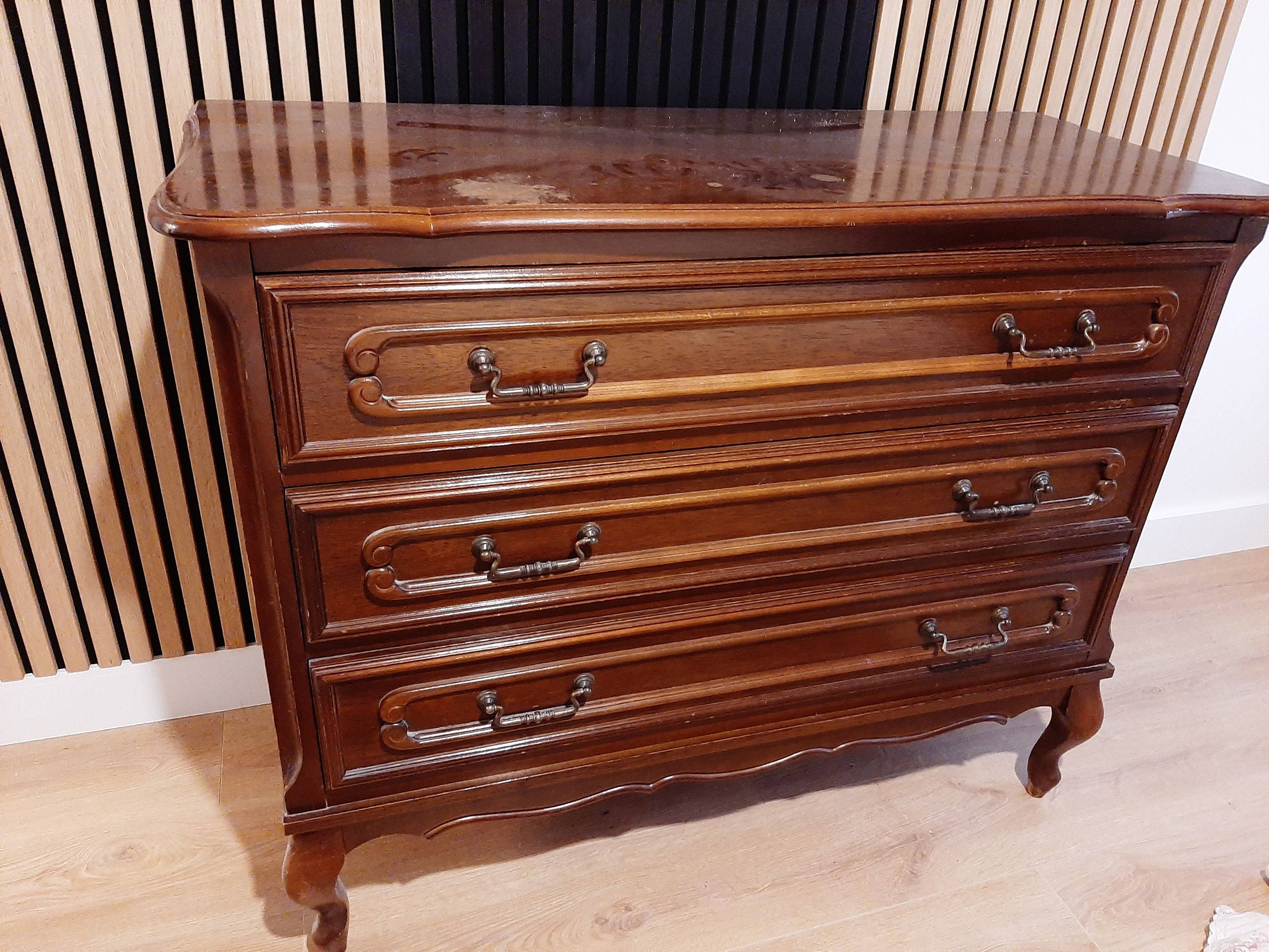 Vends commode et 2 tables de nuit