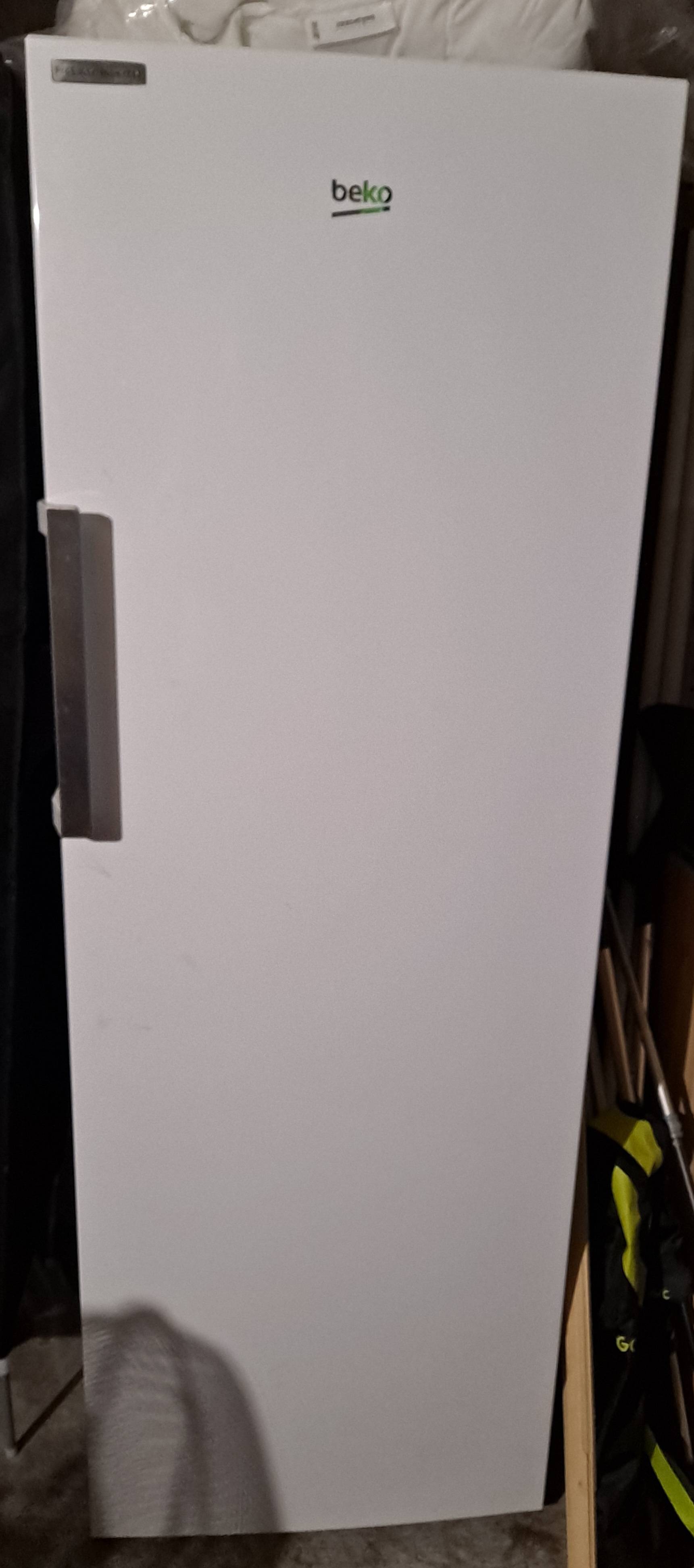 Vends congélateur armoire Beko 250l comme neuf sur Gens de Confiance