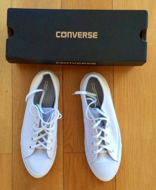 Vends Converse blanches neuves avec la boite taille 38