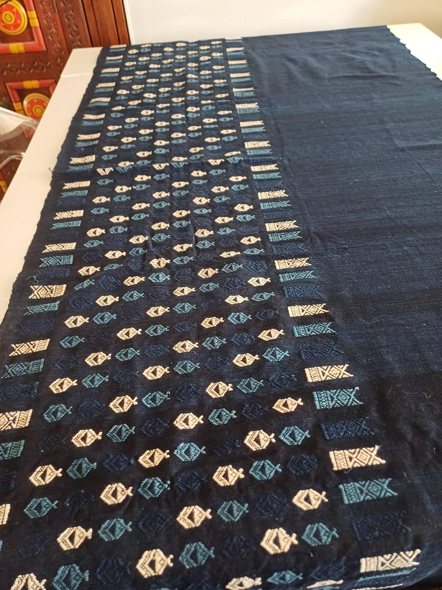 Vends un coupon de tissu laotien