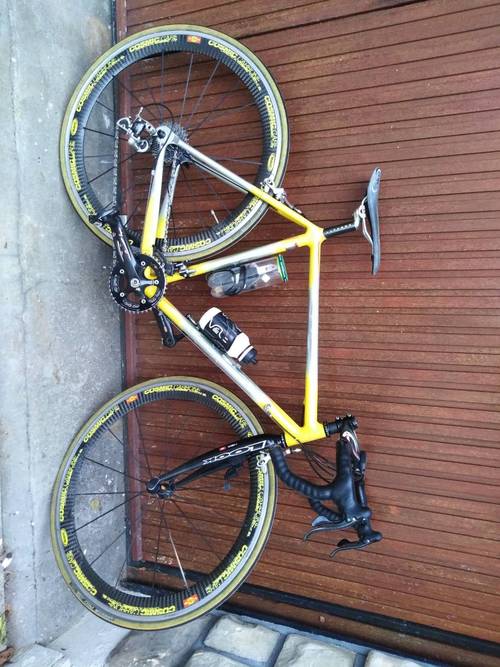 Vends vélo de course