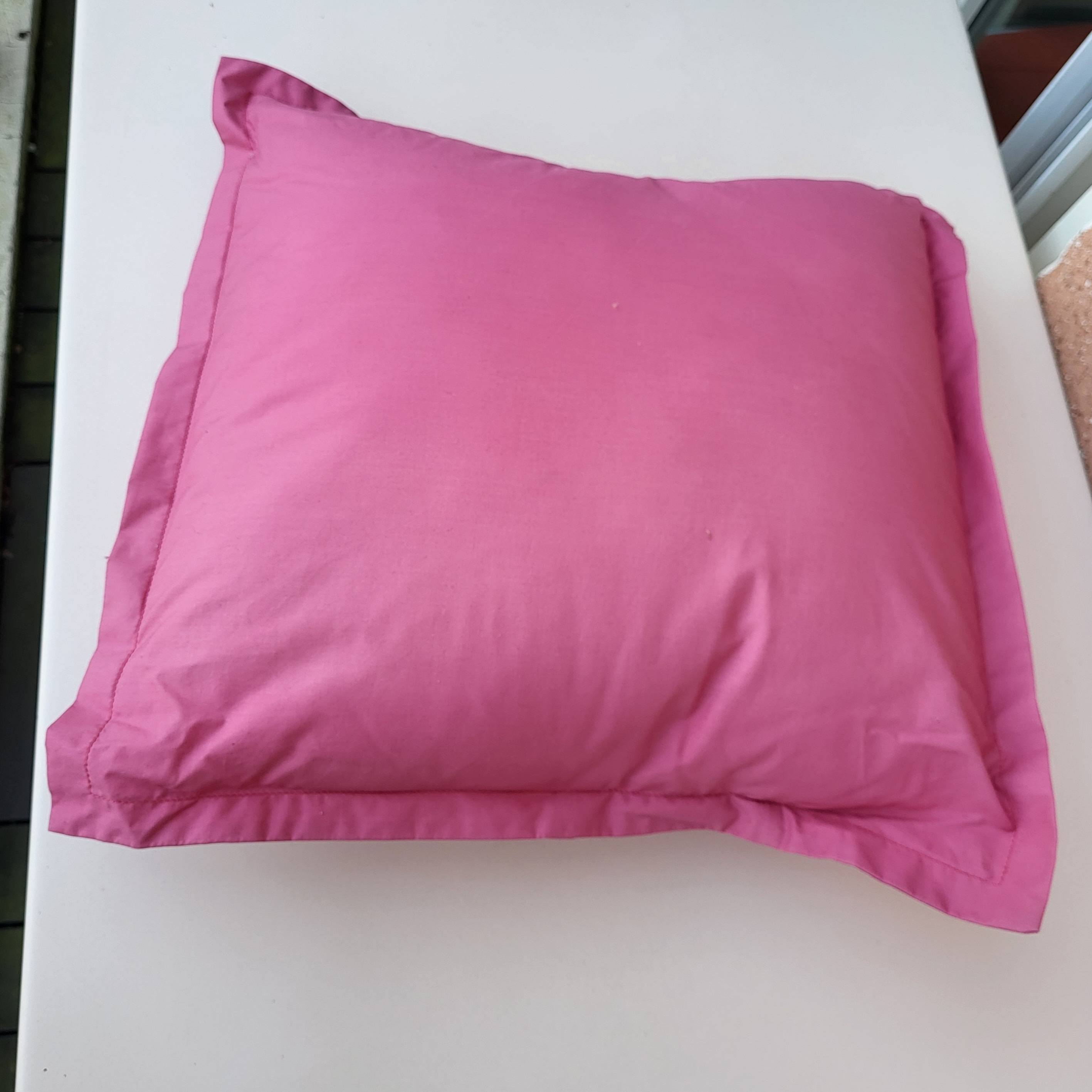 Vends 1 coussin carré housse rose Anne de Solène
