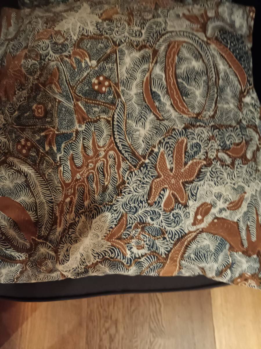 Vends 2 coussins batik