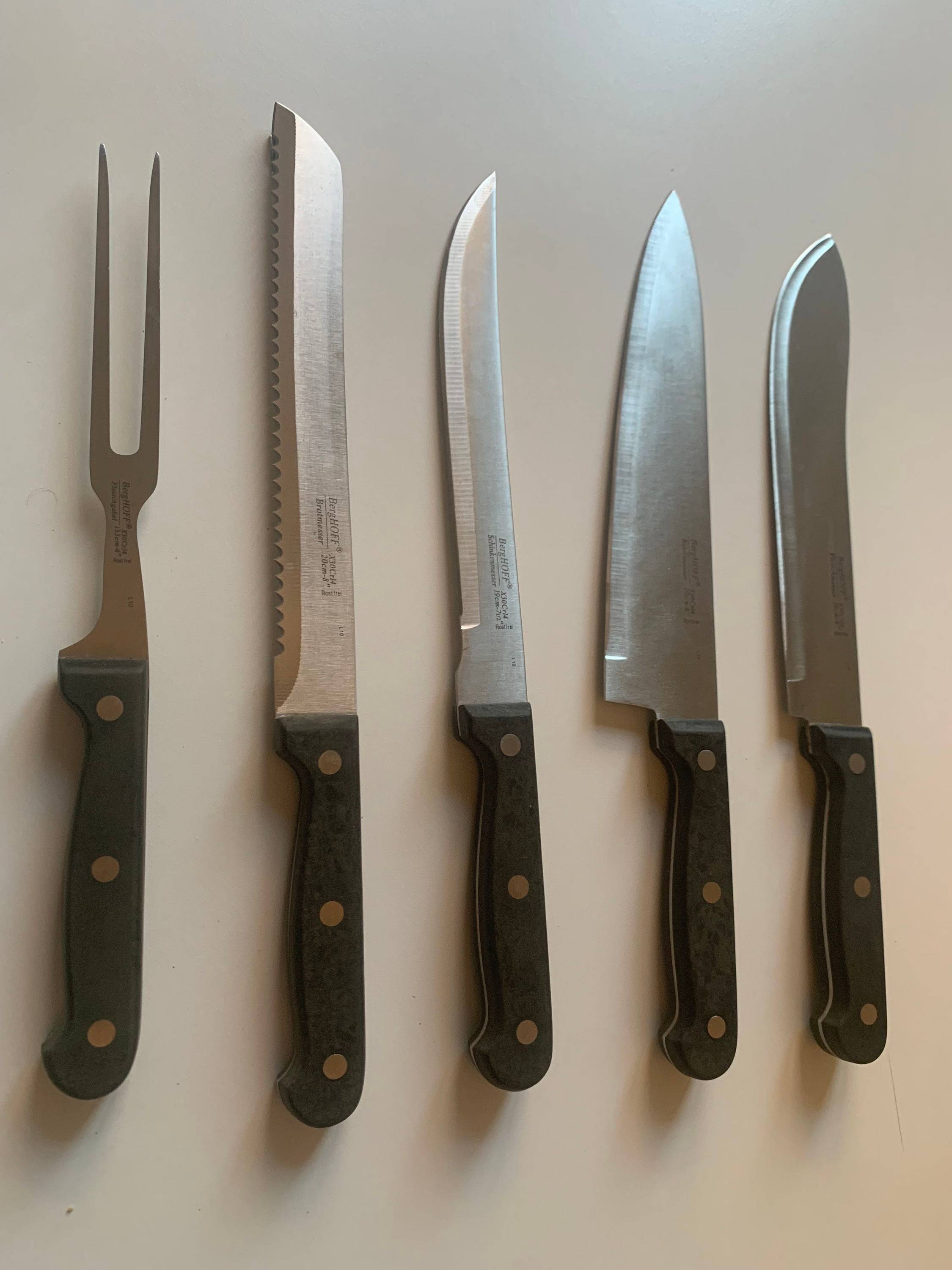 Vends un set de 4 couteaux de cuisine avec une fourchette à viande BergHOFF