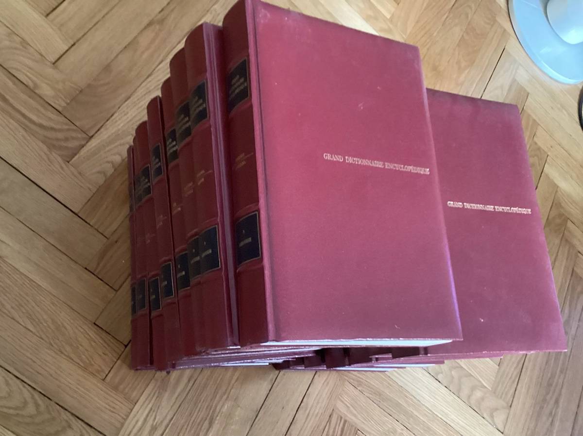 Vends grand dictionnaire encyclopédique Larousse en 15 volumes