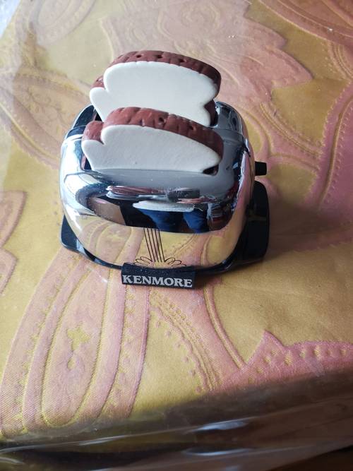 Vends doublé : salière et poivrière : rigolo et inattendu