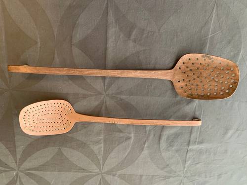Vends 2 écumoires anciens en cuivre