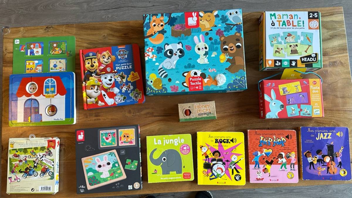 Vends Lot jeux enfants 2/3 ans : 7 puzzles et jeux, 4 livres musicaux/sonores, crayons en cire d’abeille