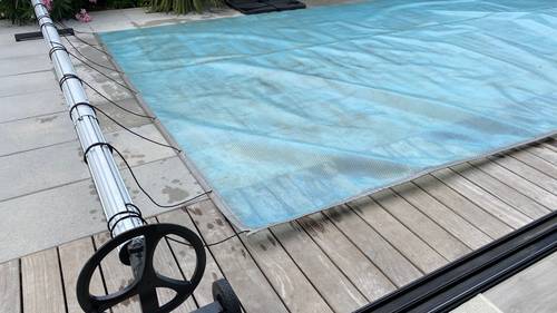 Vends enrouleur électrique avec bâche à bulle piscine 4x7m