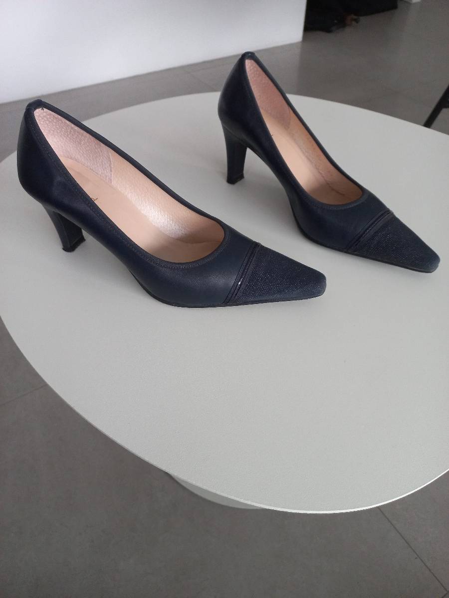 Vends escarpins Heyraud bleu marine excellent état - taille 38.5