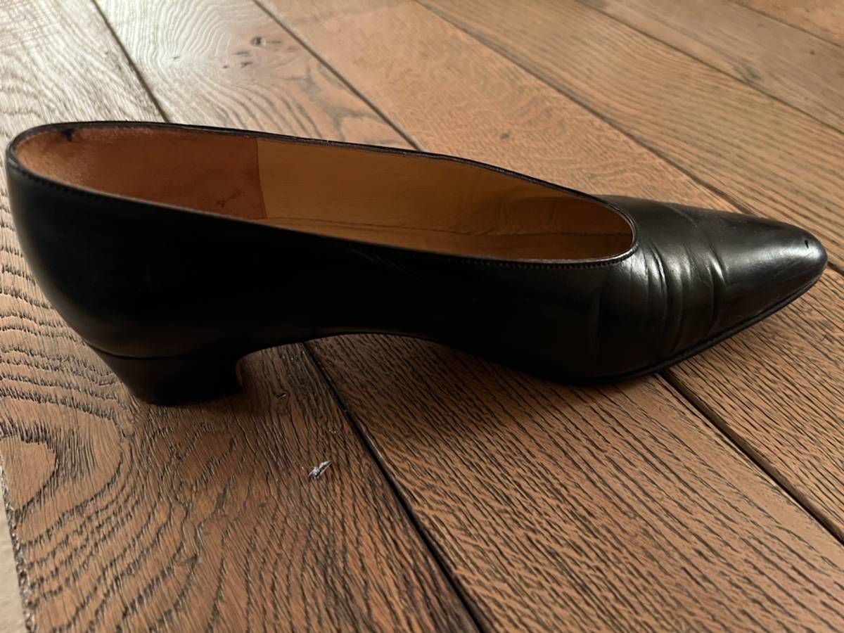 Vends escarpins en cuir noir - Pointure 37